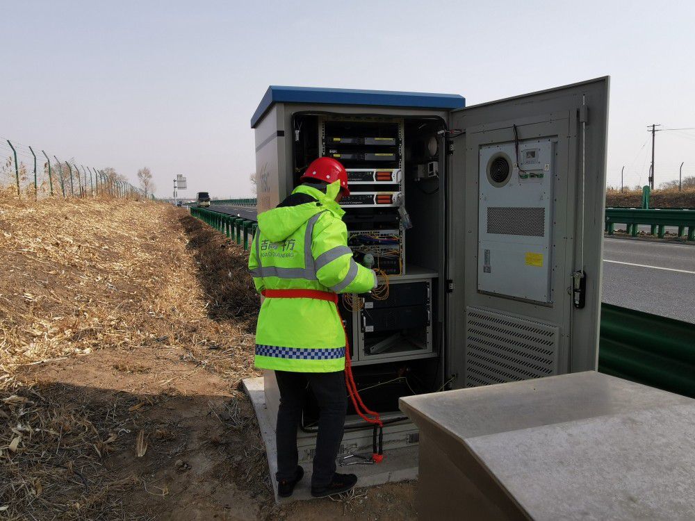 科維交通工程技術部對ETC門架運維項目 門架進行維護